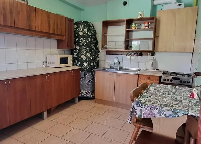 Goscinne Wiejska 11 *